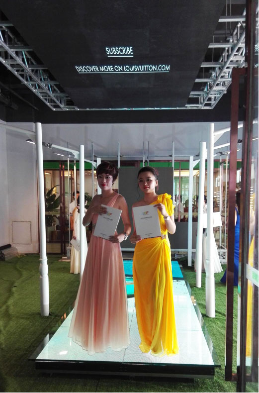 米兰milan旭生展厅模特T台秀节目