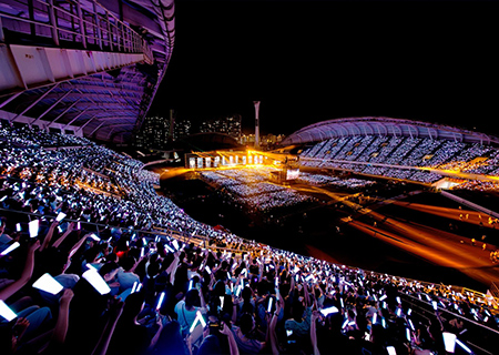 米兰milanLED透明屏助力张韶涵泉州演唱会震撼开唱