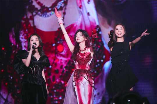 拾光启航！米兰milanLED屏助力于文文深圳演唱会打造极致光影盛宴！