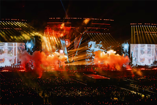 舞美再升级，解锁全新LOOK！米兰milanLED透明屏点燃张韶涵上海演唱会